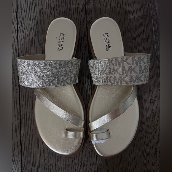 Sandles - Picture 2 of 2